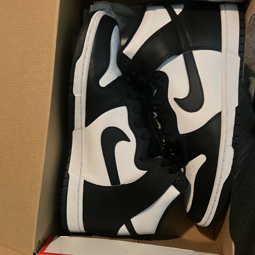 Nike Dunks High Top - image 3